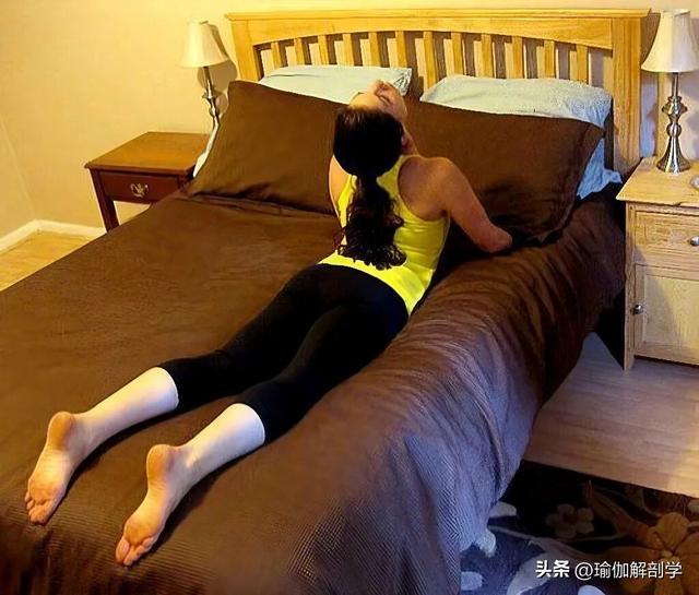 人民日报推荐的6个瑜伽动作帮你治失眠、减压简单有效！(图3)