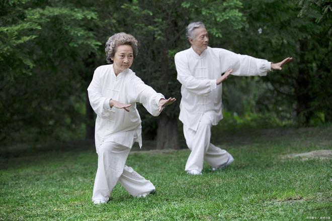 居家运动有哪些？空间有限的锻炼方案(图2)