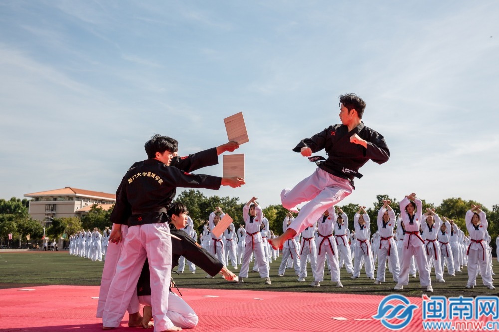 “跆”风正劲青春当燃!厦大嘉庚学院举办田径运动会(图2)