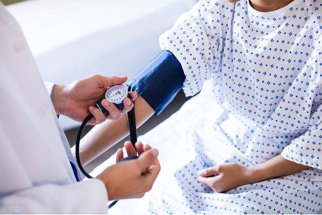 高血压还在做俯卧撑？医生怒斥：血压高再做这3类运动或有危险(图2)