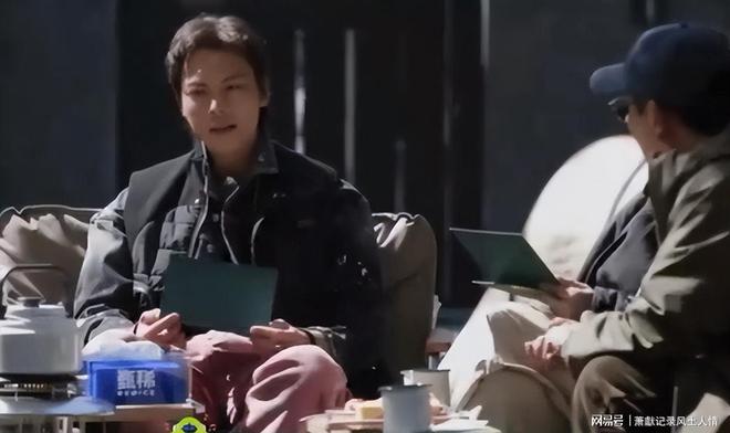 何穗在别墅晒产后美照!腹直肌分离身材未恢复婆婆落地北京探望(图5)