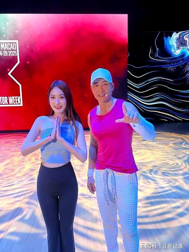 蔡洁盛装亮相马会活动劲迷人！去年考获瑜伽导师牌照后亲自授课(图5)