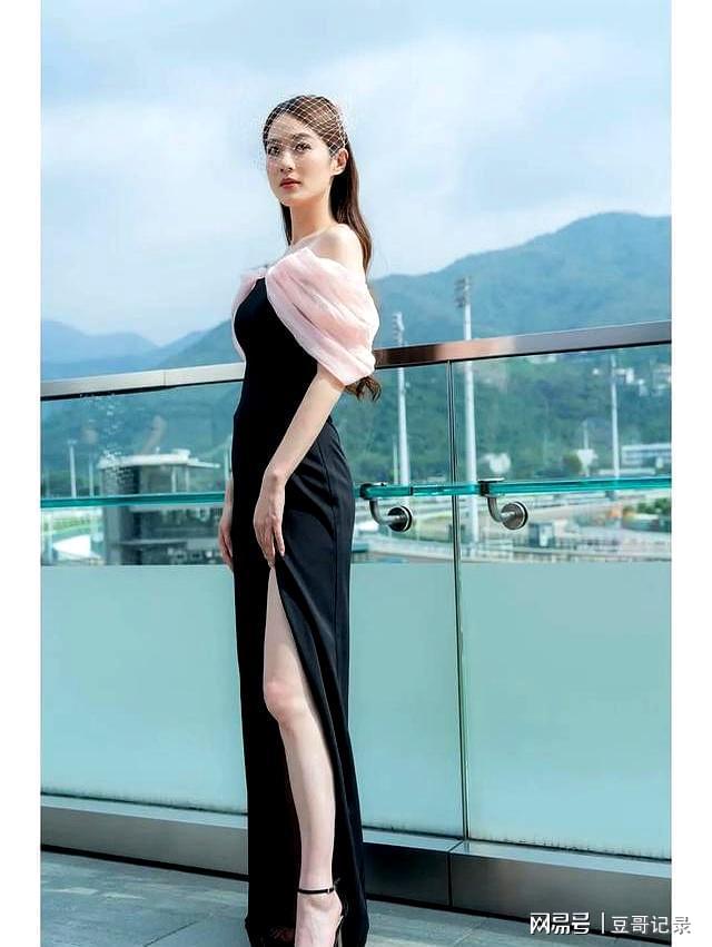 蔡洁盛装亮相马会活动劲迷人！去年考获瑜伽导师牌照后亲自授课(图1)