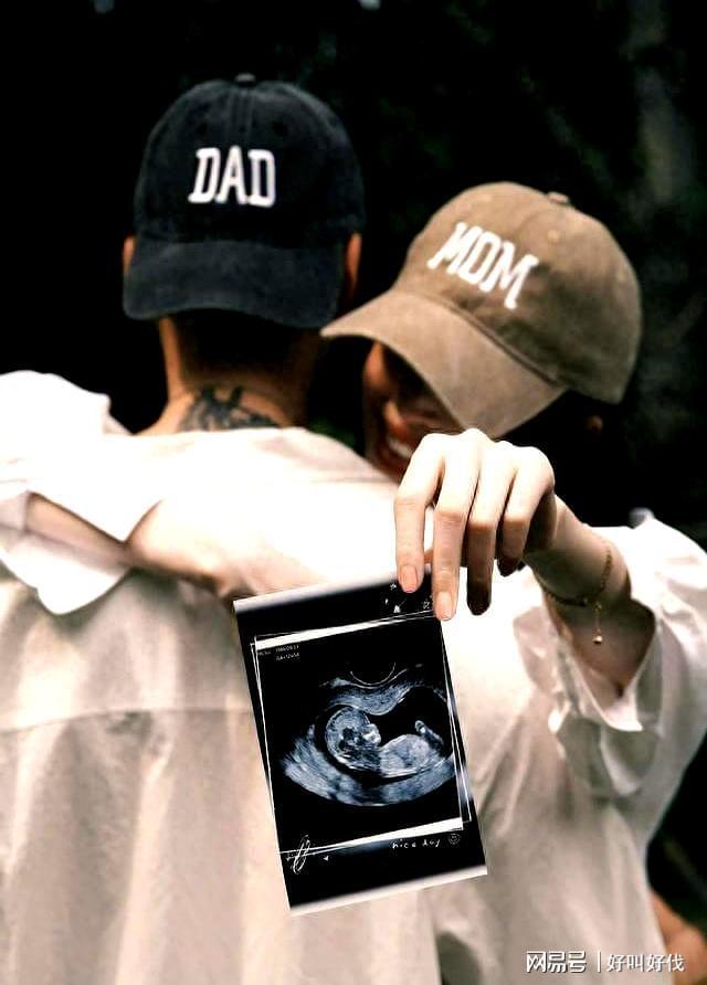 何!穗产后穿瑜伽服锻炼四肢纤细蜜蜂腰难怪迷倒陈伟霆(图1)