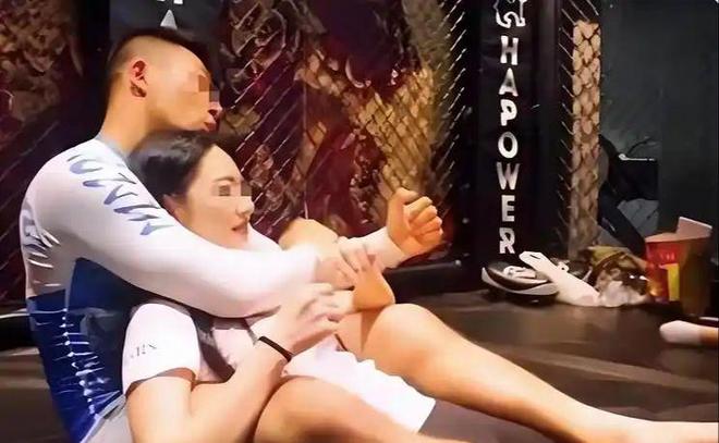 瑜伽馆冲突：女友与男教练眼神火花男友愤怒拍！谁错了？(图1)