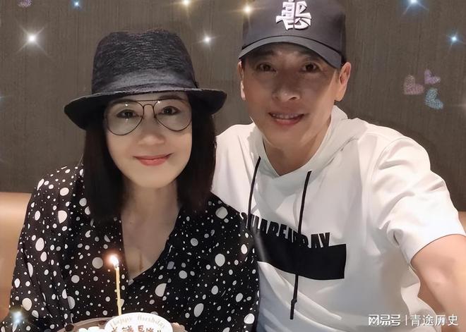 这对夫妻坚持26年不吃肉不生子就为不变老如今54岁近照不敢认(图8)