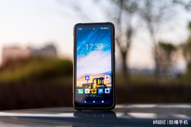 2025值得入手的专业三防手机推荐:国产芯片+单北斗+IP68(图3)