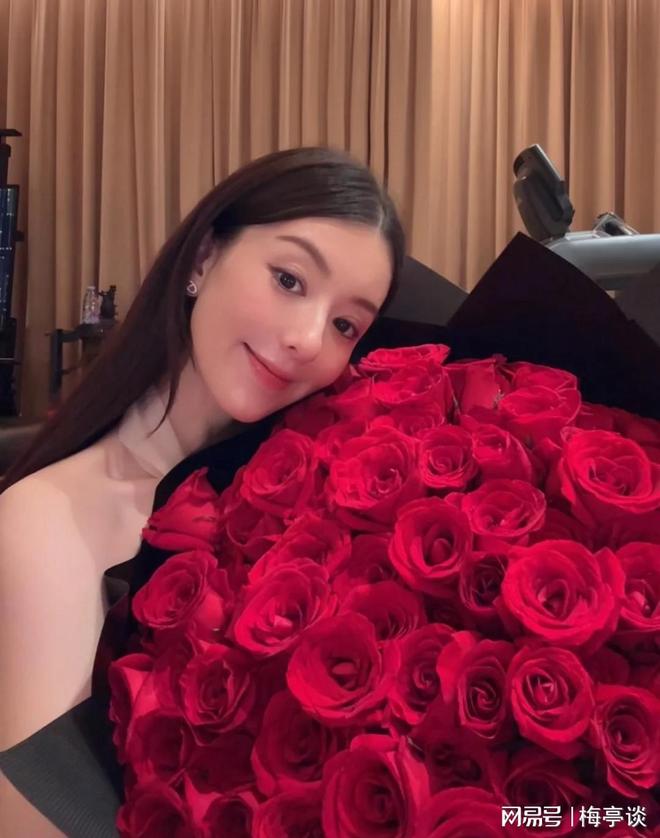 方媛上海购物被偶遇!生图个子矮小身形肥硕溜肩驼背无名媛气质(图20)