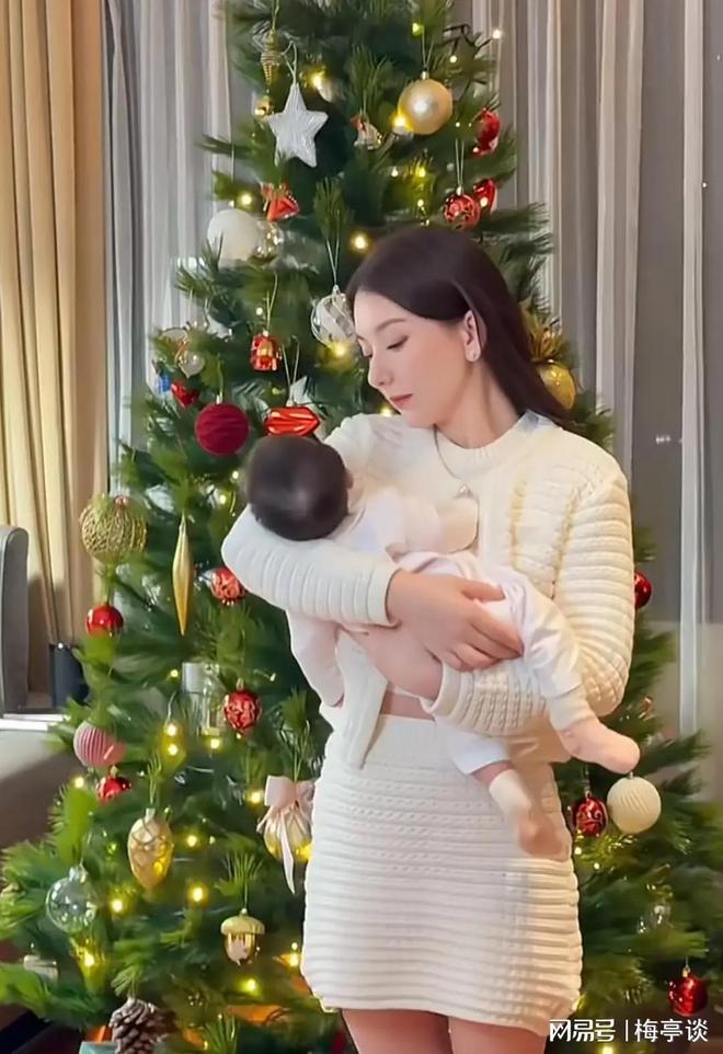 方媛上海购物被偶遇!生图个子矮小身形肥硕溜肩驼背无名媛气质(图5)