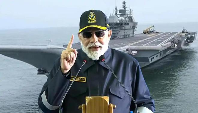 神操作！印度数百官兵在航母甲板做瑜伽：练得再好也难补军工短板(图11)