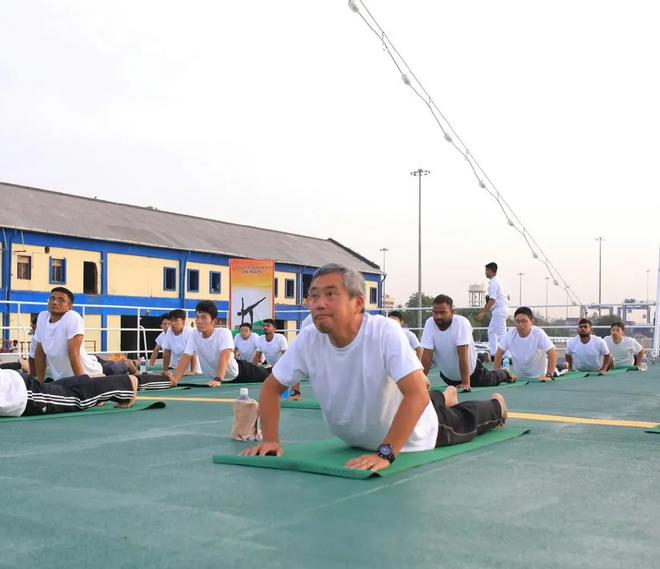 做瑜伽看机枪！日本海保访问印度海警想联合遏制中国(图3)