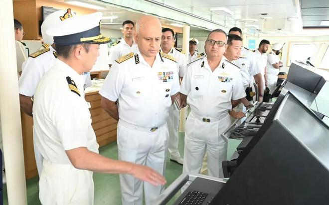 做瑜伽看机枪！日本海保访问印度海警想联合遏制中国(图2)