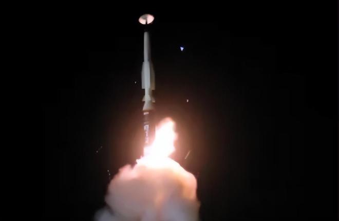 神操作!印度数百官兵在航母甲板做瑜伽:练得再好也难补军工短板(图16)