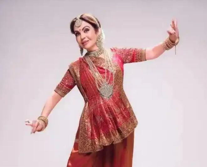 印度富婆妮塔:在27层高楼做瑜伽被首富独宠40年比女儿儿媳都美(图11)