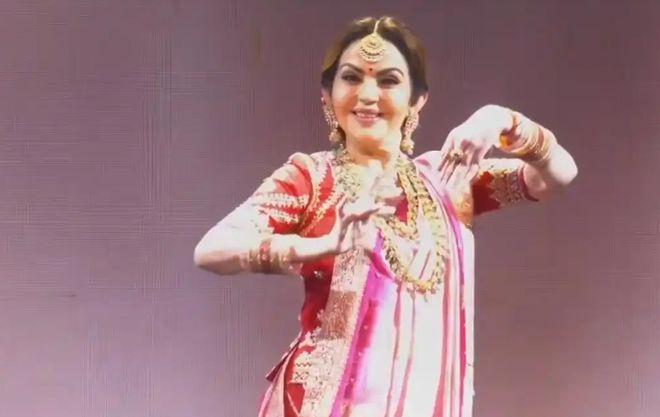 印度富婆妮塔:在27层高楼做瑜伽被首富独宠40年比女儿儿媳都美(图6)