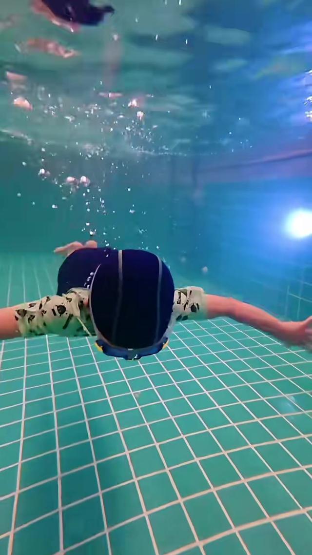 游泳塑形新视角:柔韧提升灵动水中游(图4)