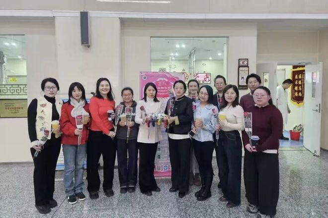 巾帼心向党·实干开新局｜乌兰察布市开展第116个“三八”国际妇女节纪念活动(图2)