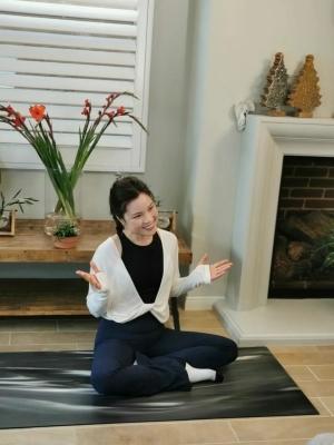 瑜伽体式无需贪多！跟着杨淇的兴趣岛瑜伽掌握这些足矣(图1)