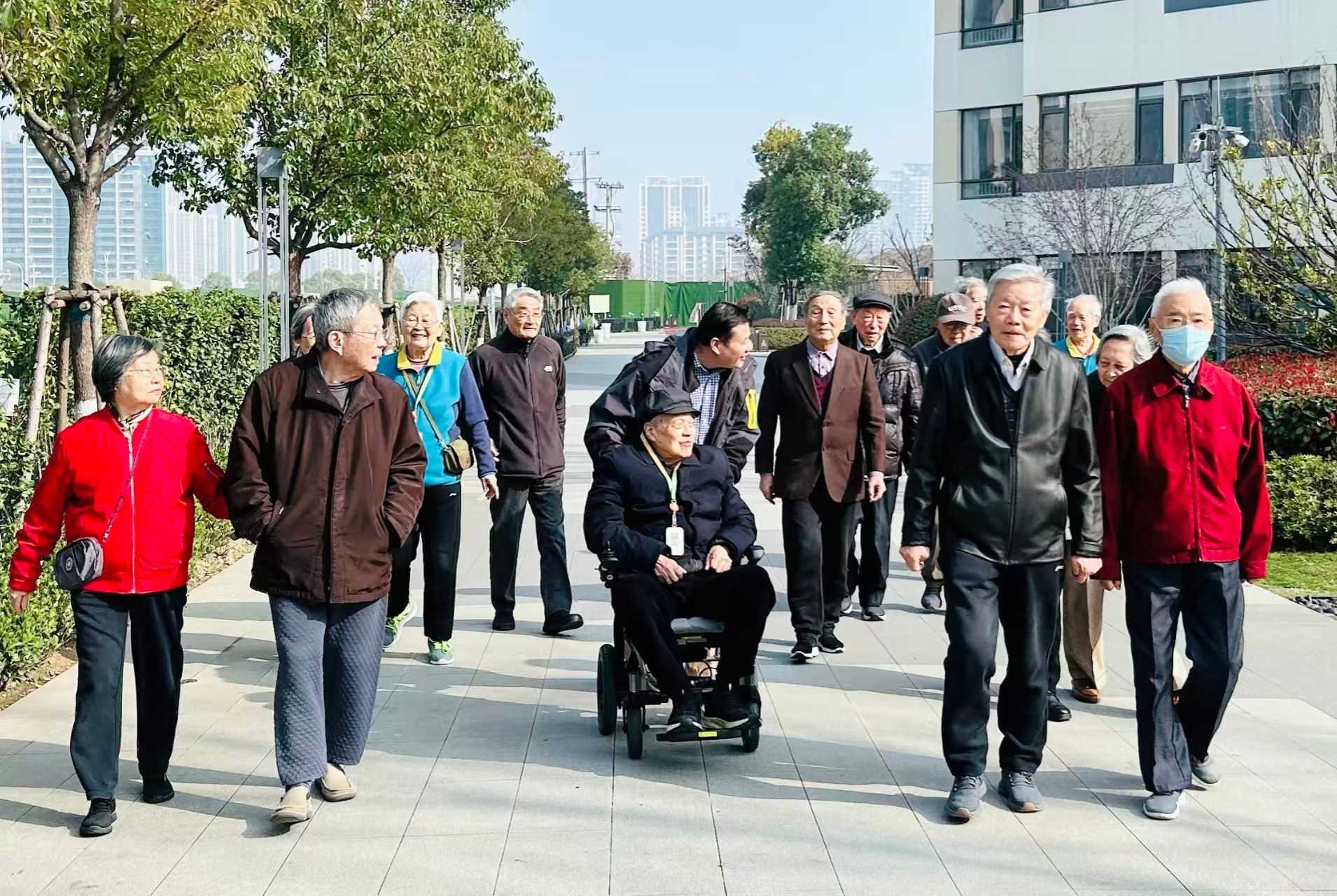 “学思践悟助发展健步同心启新程”2026年离退休教职工春季健身走活动顺利举办(图4)