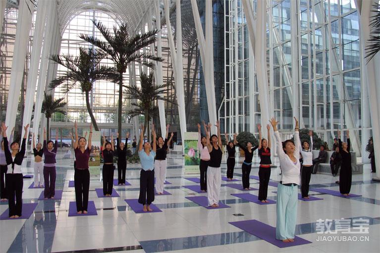 推荐五种瑜伽体式帮你科学养护自己的身体瑜伽动作(图1)