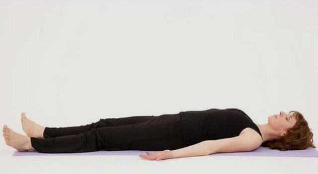 瑜伽“休息术”45分钟胜过睡眠3小时推荐4个体式睡前做(图3)