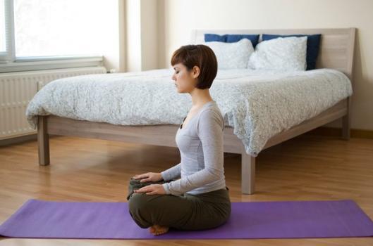 瑜伽“休息术”45分钟胜过睡眠3小时推荐4个体式睡前做(图8)