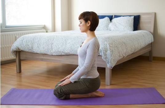 瑜伽“休息术”45分钟胜过睡眠3小时推荐4个体式睡前做(图9)